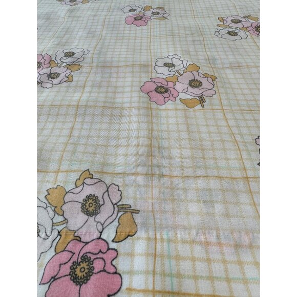 Vintage 1970s top/ flat sheet, pink peonies flowers, checkered, twin si - Picture 7 of 10